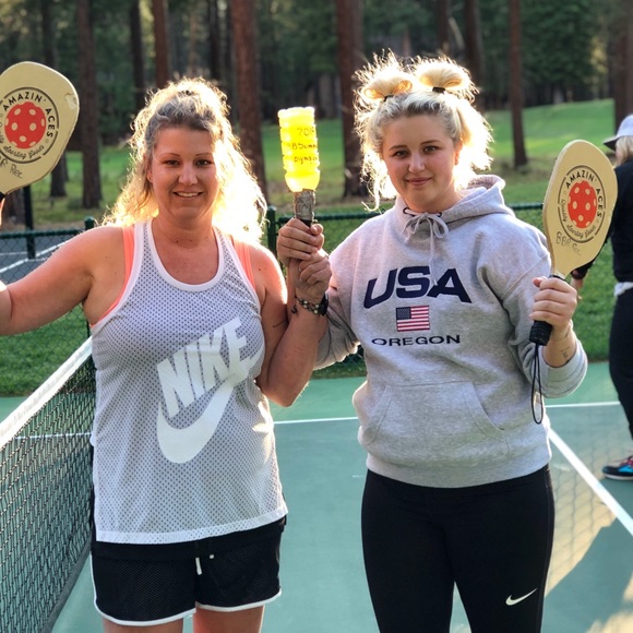 Meet your Posher, Nicole - Picture 6 of 8